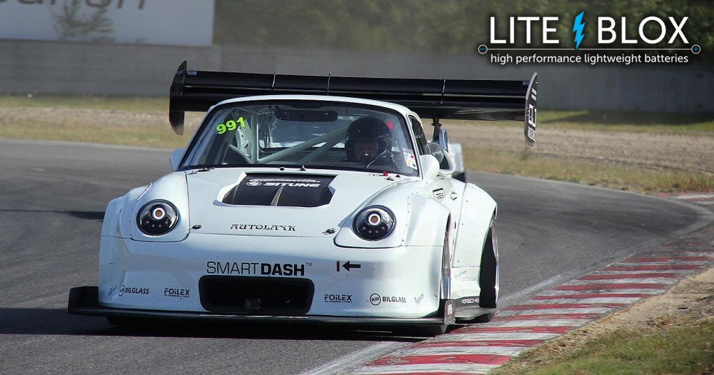 lightweight Porsche GT2 EVO with 1:1 power to weight